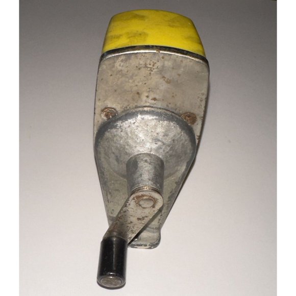 VINTAGE APSCO MIDGET BRIGHT YELLOW PENCIL SHARPENER - Picture 6 of 11